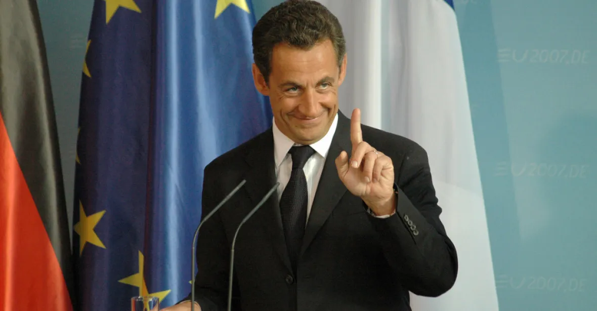 Sarkozy odstoupil z čela Republikánů. Vrhá se do prezidentské kampaně