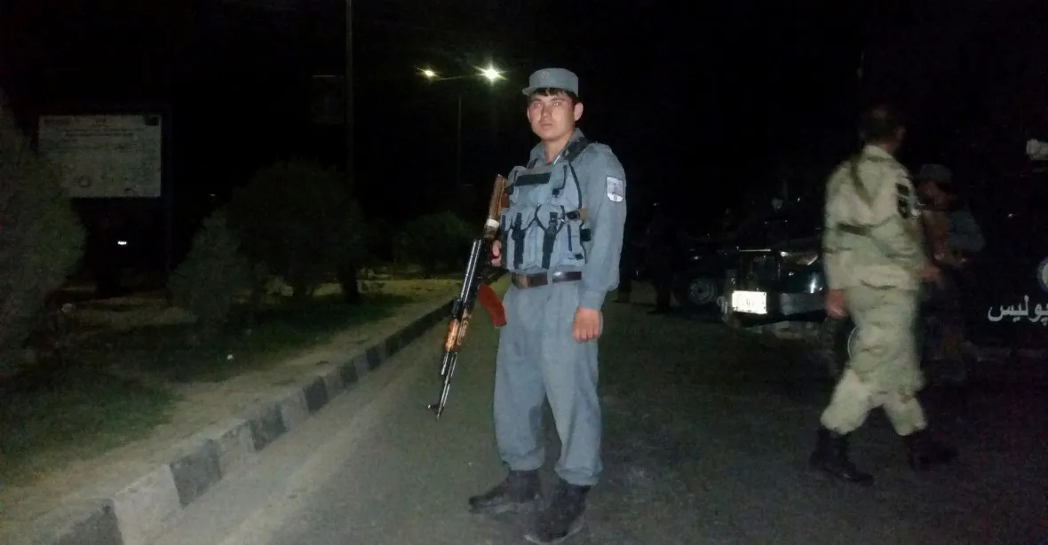 Extremisté zaútočili na univerzitu v Kábulu, zemřelo 12 lidí