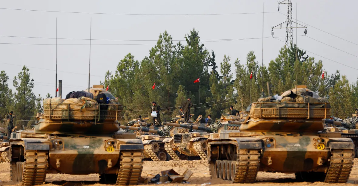 Turecko pokračuje v ofenzívě. Do Sýrie vjela další desítka tanků