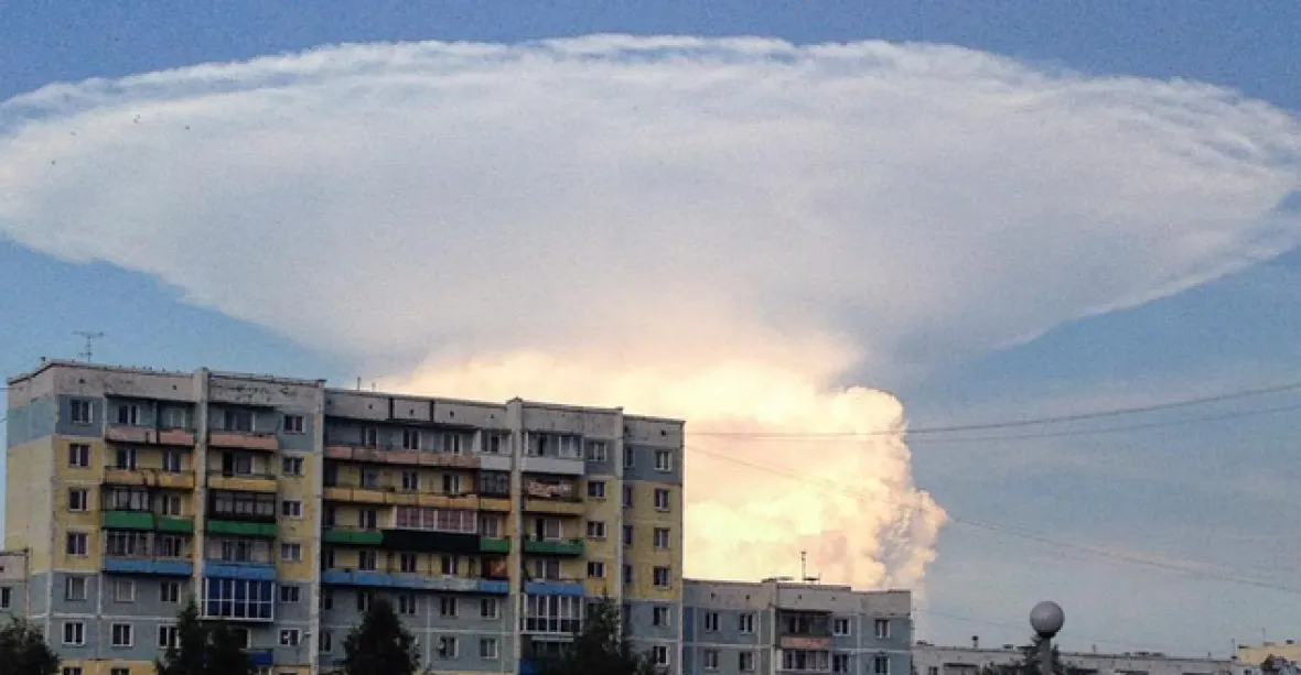 ‚Začala jaderná válka?‘ Rusy na Sibiři vyděsil hřibovitý mrak