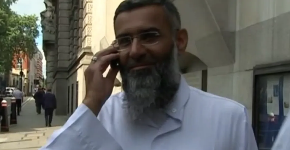 Islámský duchovní dostal v Británii 5,5 roku vězení. Vyzýval k podpoře IS