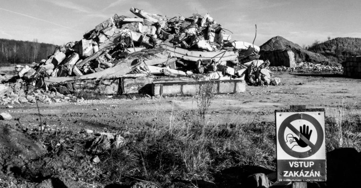 Rathovo dědictví: Kraj se pře o demolici budov po sovětských vojácích