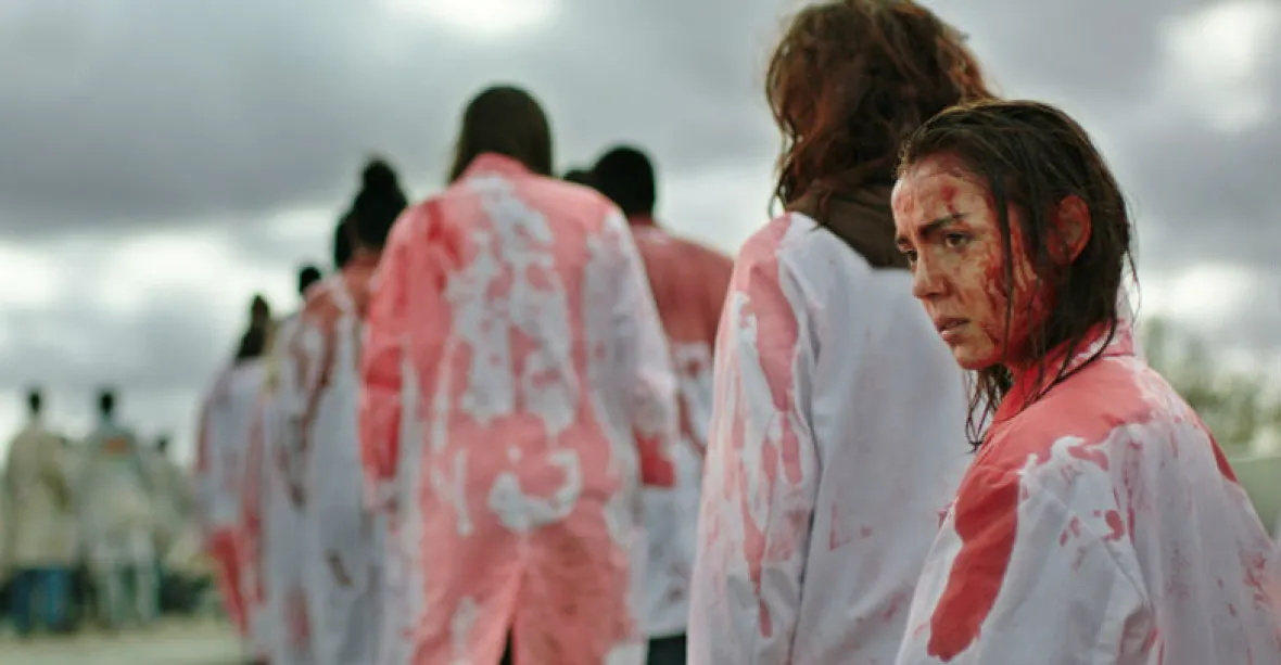Feministicko-kanibalský film v kinech: Lidé omdlévají a zvrací