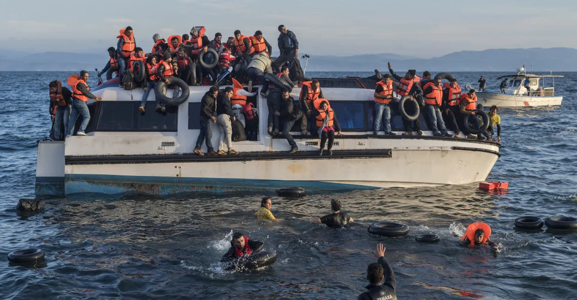 Muslimský kapitán vyhodil z uprchlické lodi křesťany