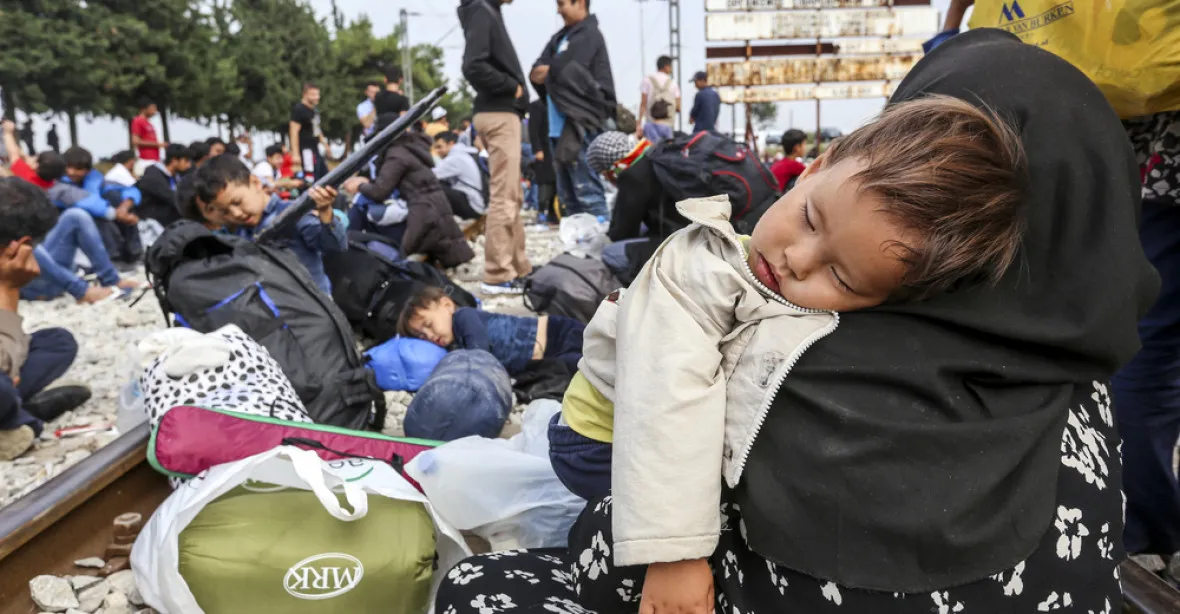 V Řecku čeká na přerozdělení 7000 uprchlíků. EU si je nepřebírá