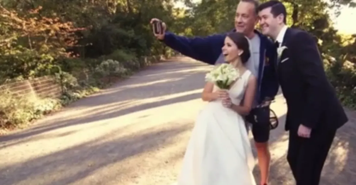 Nečekané svatební překvapení. Selfie s Tomem Hanksem