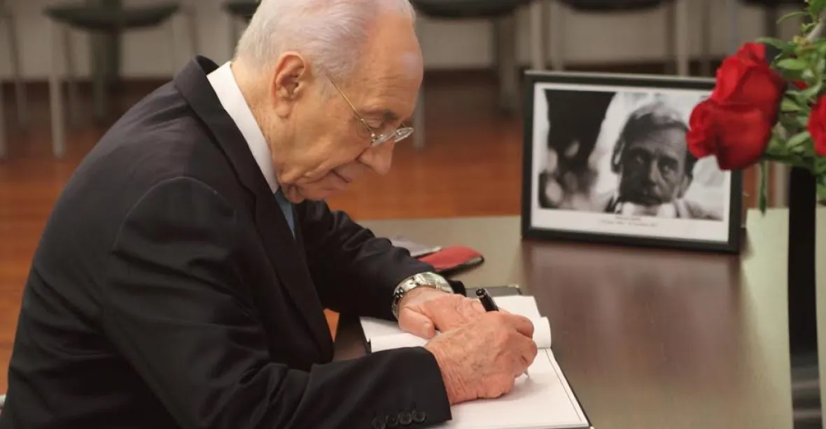 Jak se Šimon Peres zasloužil o mír a o atomovou bombu