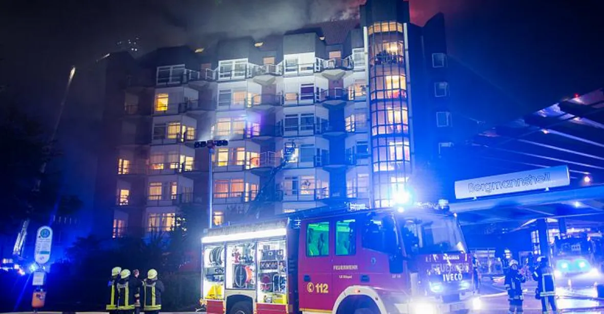 Při požáru nemocnice v Bochumi zahynuli dva lidé, další jsou zranění