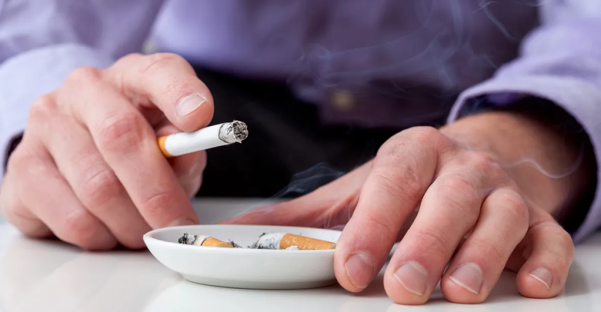 Poslanci se snaží obejít zákaz kouření v restauracích