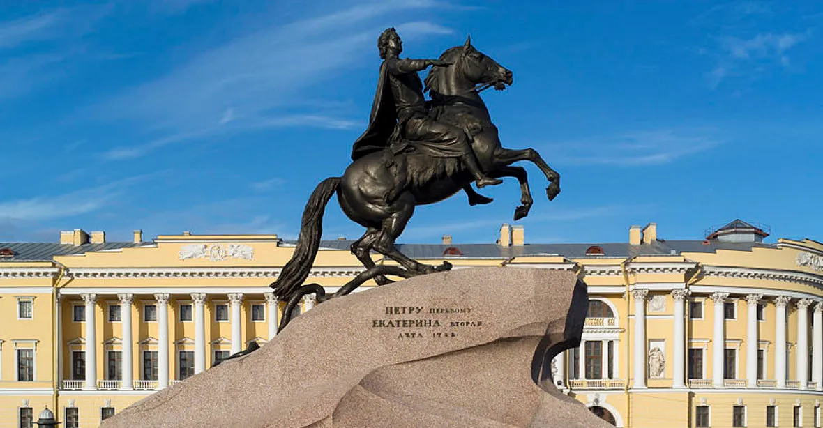 V případě války počítá Petrohrad s příděly 300 gramů chleba na den
