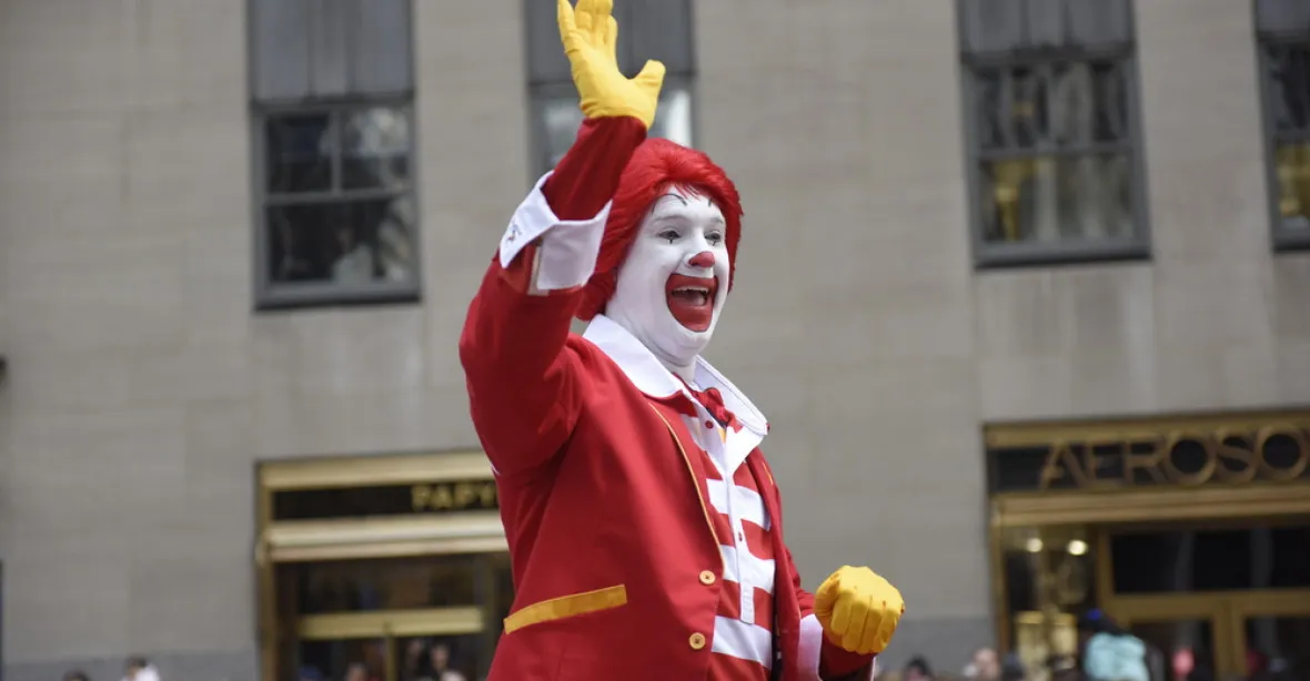 Klauni děsili veřejnost, McDonald’s omezí svého maskota