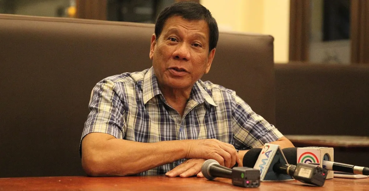 ‚Oznamují odloučení od USA,‘ řekl prezident Filipín. Přeorientoval se na Čínu