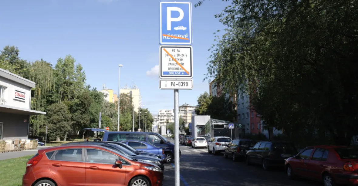 Parkovací zóny budou stejný tunel jako Opencard, stojí v žalobě na Prahu