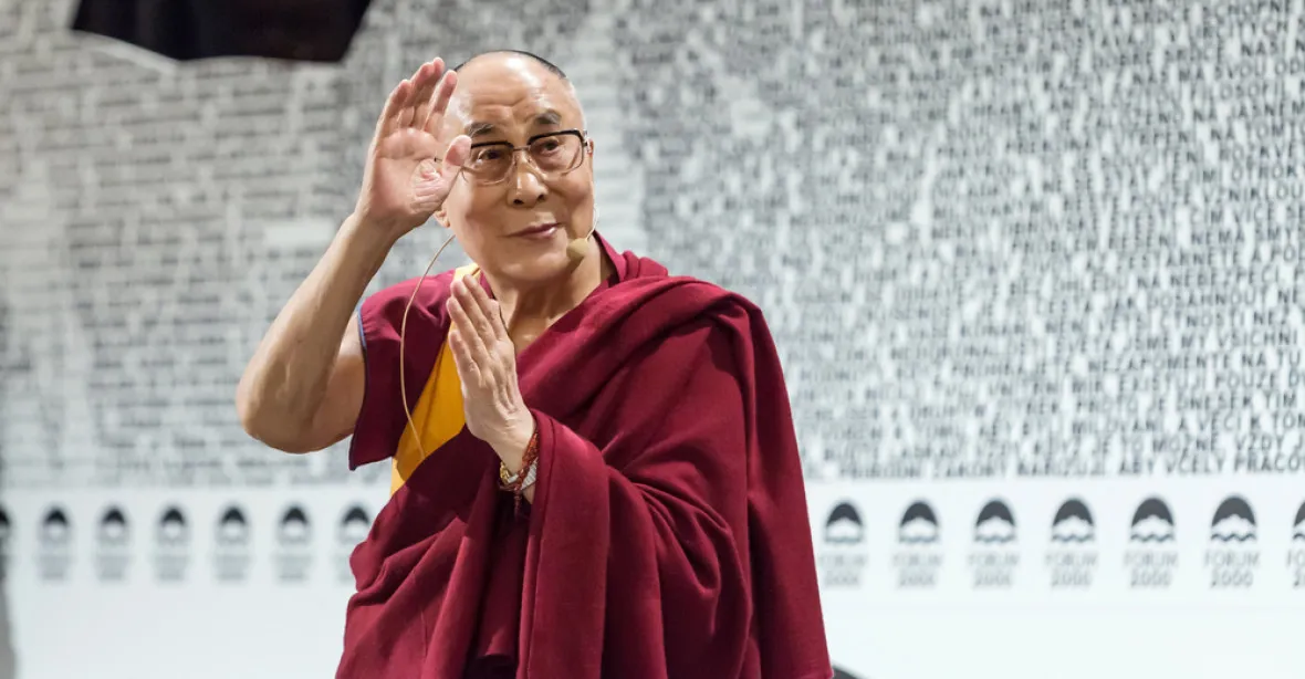 Udělejte z dalajlamy čestného občana Prahy, vyzvali Starostové