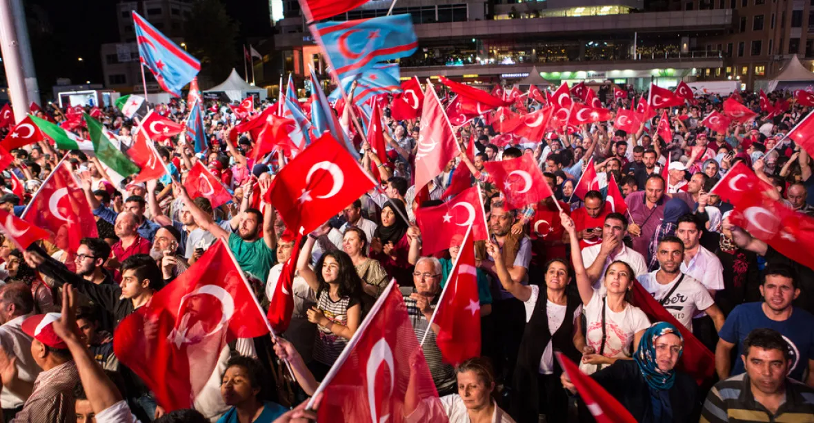 Erdoganovo chování podle EU znemožňuje zrušení víz pro Turky