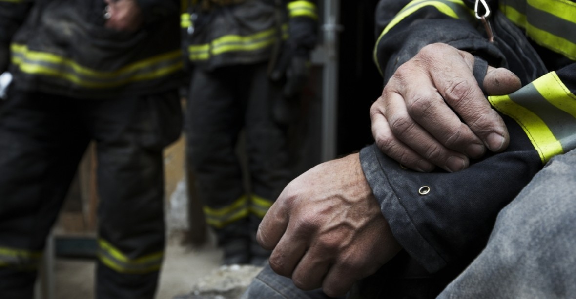 Stomilionová škoda při požáru haly v Horní Cerekvi. Zasahovaly desítky hasičů