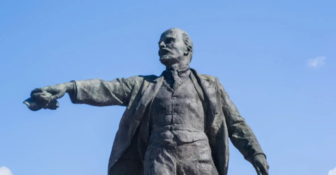 Výročí VŘSR: V Minsku obnovili Leninův pomník, není kam klást kytky