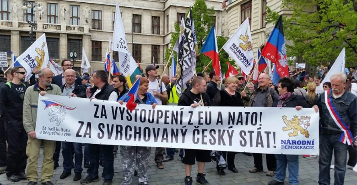 42 „vlasteneckých“ a nacionalistických skupin v Česku