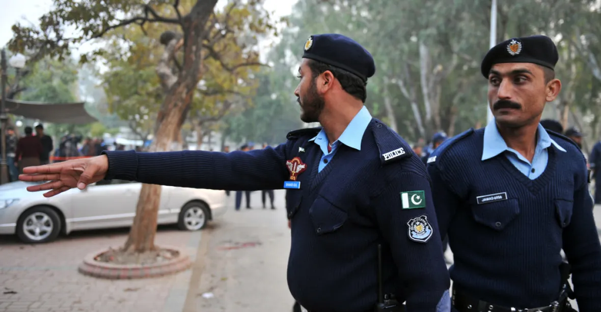 Bomba v muslimské svatyni v Pákistánu. Zemřelo 43 lidí, dalších 100 zraněno