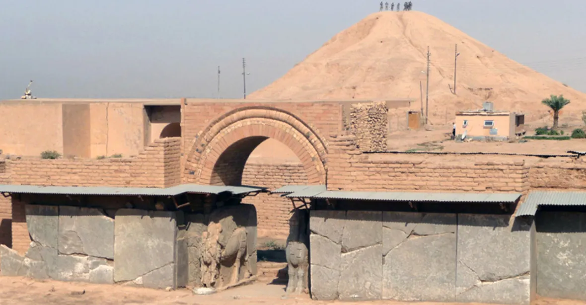 Další rána pro IS. Irácké jednotky dobyly starobylé město Nimrúd