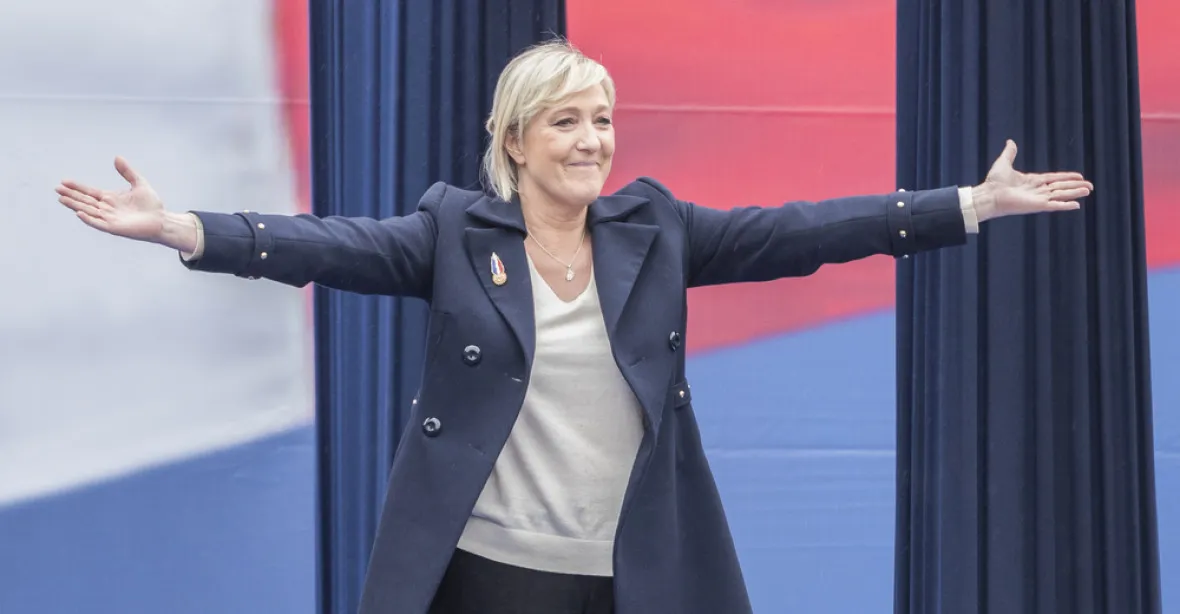Le Penová má před ostatními kandidáty obrovský náskok