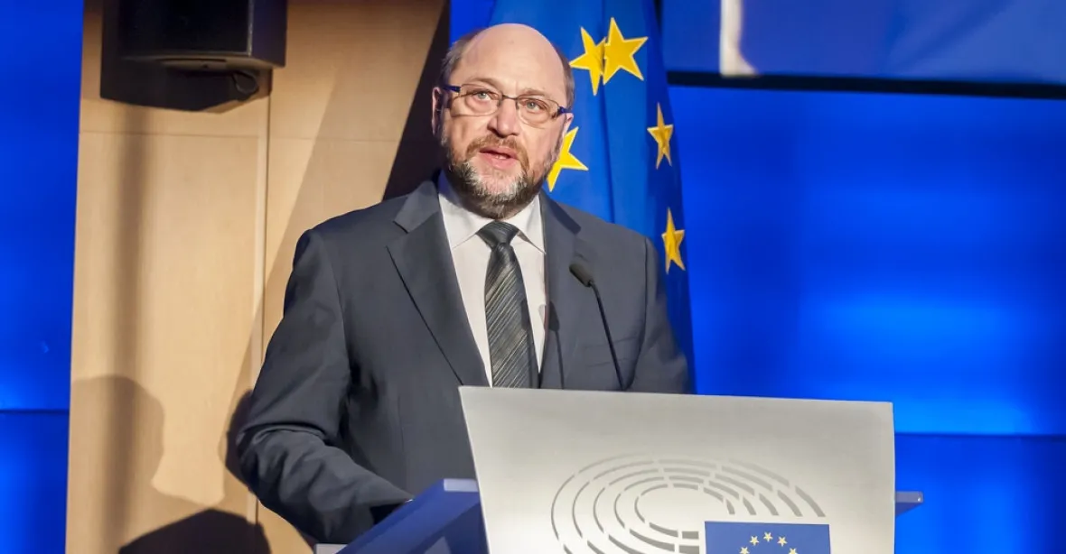Schulz odejde z čela EP. V německých volbách změří síly s Merkelovou