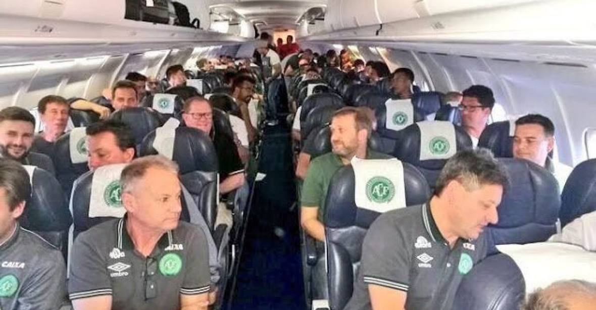 Letadlo s brazilskými fotbalisty se zřítilo v Kolumbii. 5 lidí přežilo