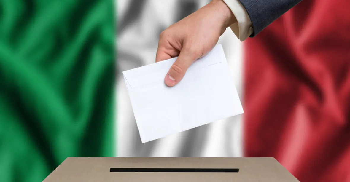 Nová italská vláda? Lidé by mohli jít k urnám už v únoru