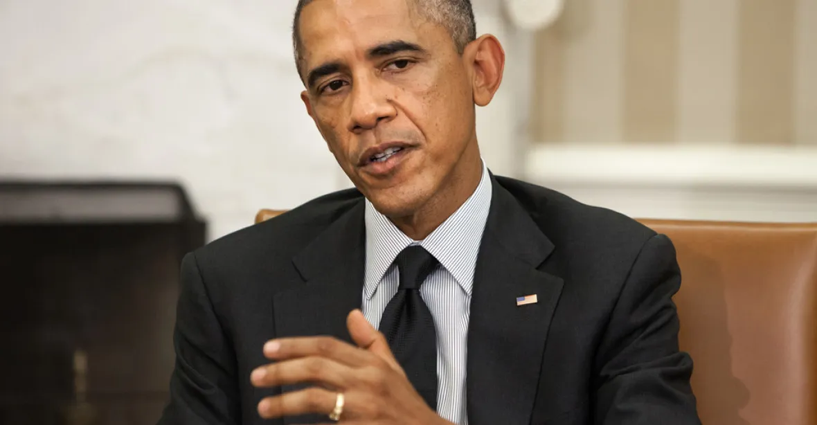 Obama žádá tajné služby prověřit kybernetické útoky během voleb