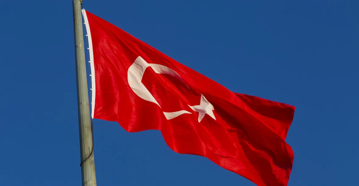 Čistky v Turecku bez konce. Úřady vydaly zatykač na 55 podnikatelů