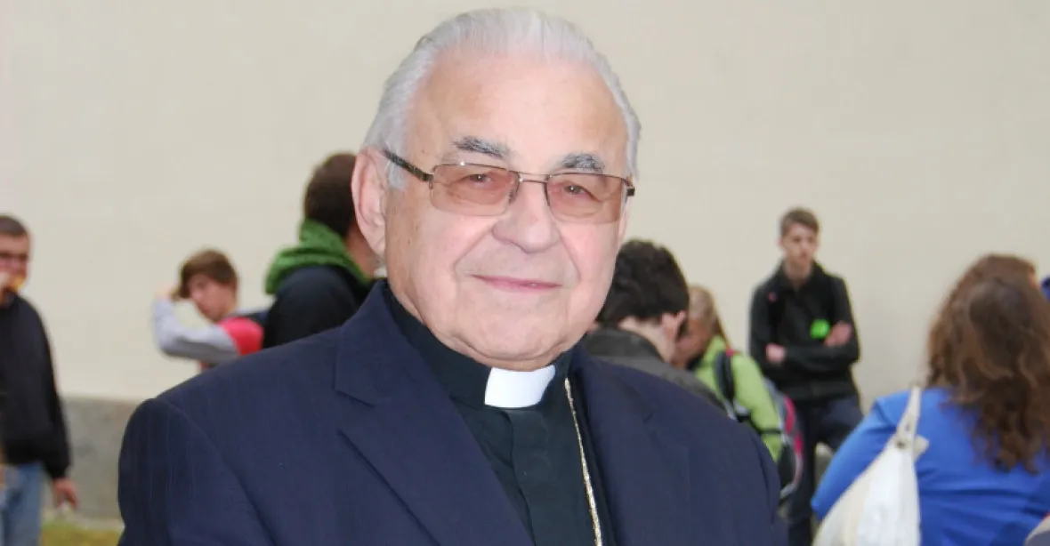 Kardinál Vlk: Zeman „buranským“ chováním zavařil Forejtovi ve Vatikánu