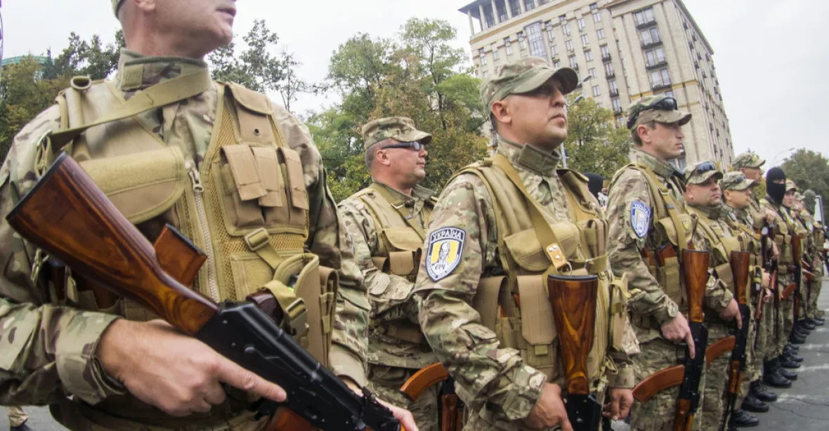 Britská armáda bude trénovat ukrajinské vojáky až do roku 2018