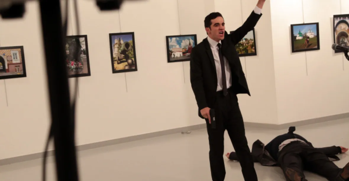 Ruského velvyslance zastřelil policista na výstavě „Rusko, jak ho vidí Turci“