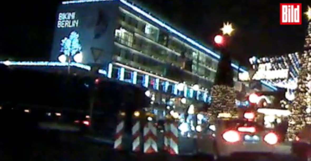 Bild zveřejnil video z pondělního útoku v Berlíně