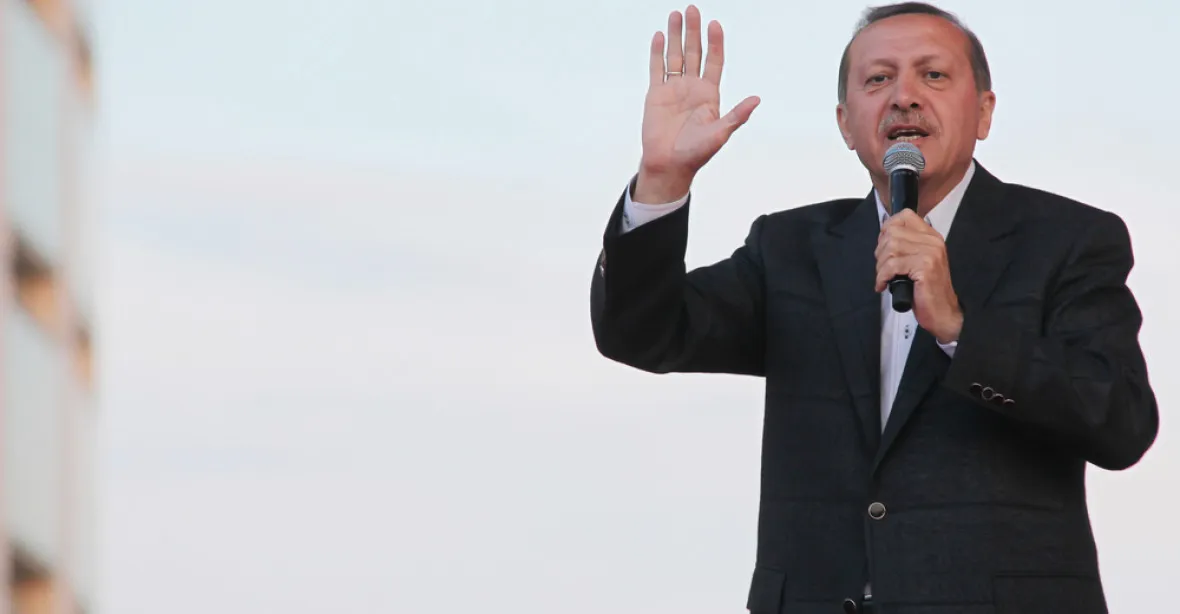Neomezená moc Erdogana? Nový zákon to umožní