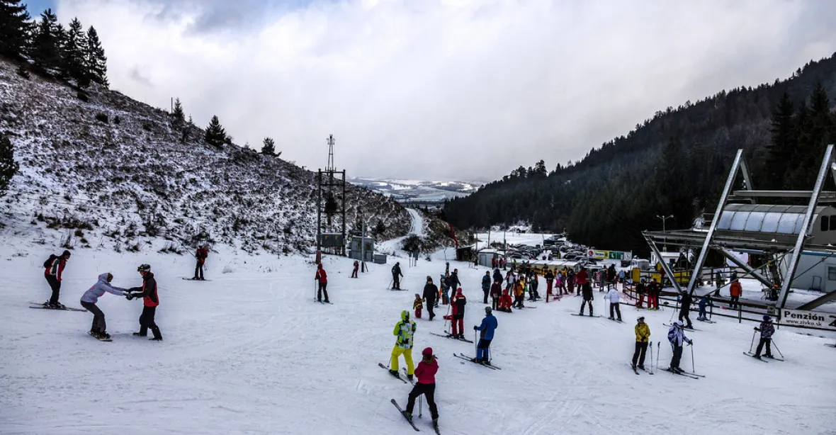 Na slovenské lanovce uvízla stovka lyžařů