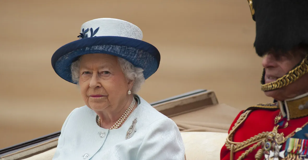 Alžběta II. se nezúčastní novoroční mše. Britové se bojí o její zdraví