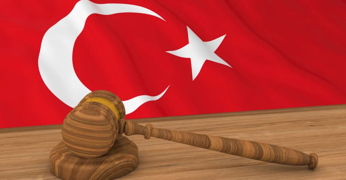 Schvalování útoku v Istanbulu? Za posty na síti čeká soud