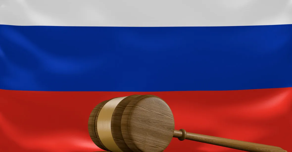 Rusa odsoudili za sdílení článku o druhé světové. Utekl do Česka