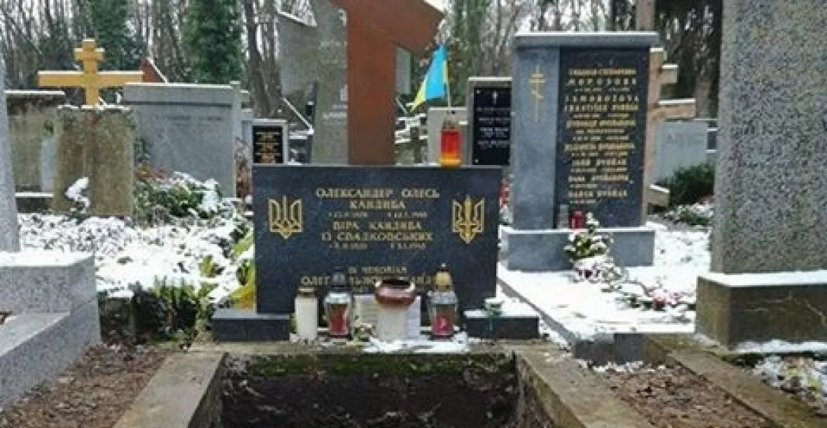 Po konfliktu na hřbitově bude ukrajinský básník převezen do Kyjeva