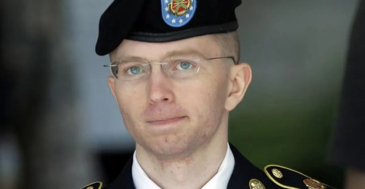 Obama dal milost Chelsea Manningové za Wikileaks. Trest zkrátil o 32 let