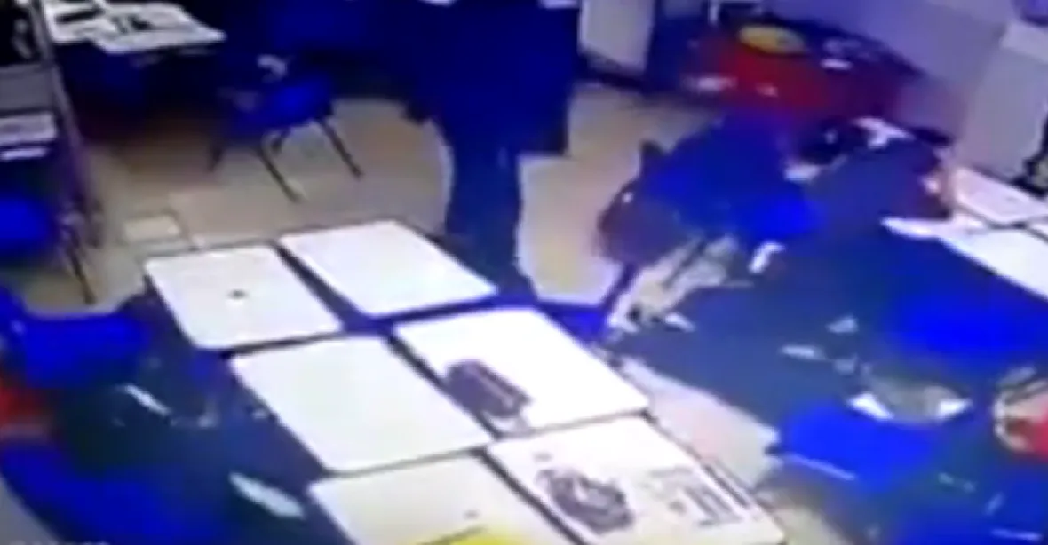 VIDEO: Chlapec ve škole v Mexiku postřelil čtyři lidi, pak se zabil