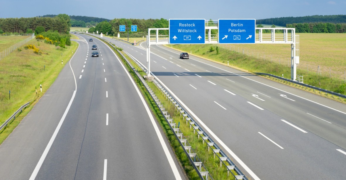 Konec ráje motoristů. Němci zavedou na dálnicích mýtné pro osobní auta