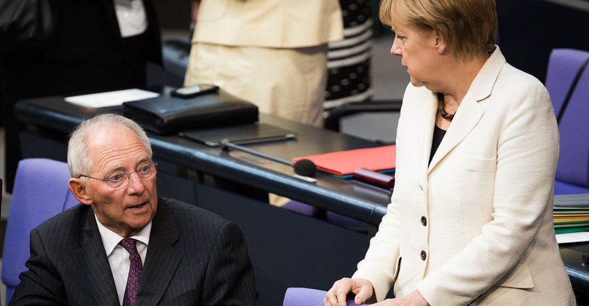 Schäuble proti vlastní kancléřce: Otevřít hranice běžencům byla chyba