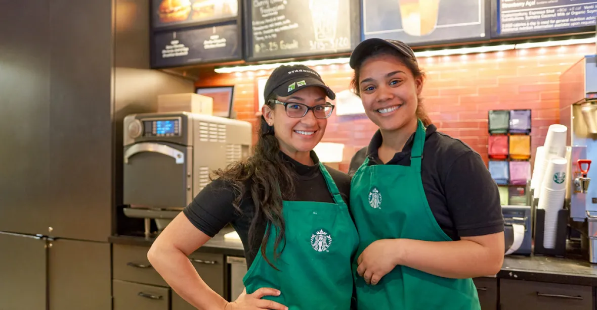 Reakce na Trumpa, Starbucks hodlá přijmout 10 000 uprchlíků