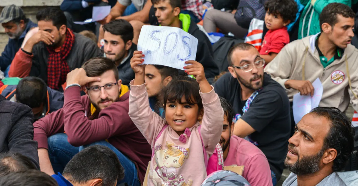 Berlín nám nařídí přijmout migranty, varuje Klausův institut