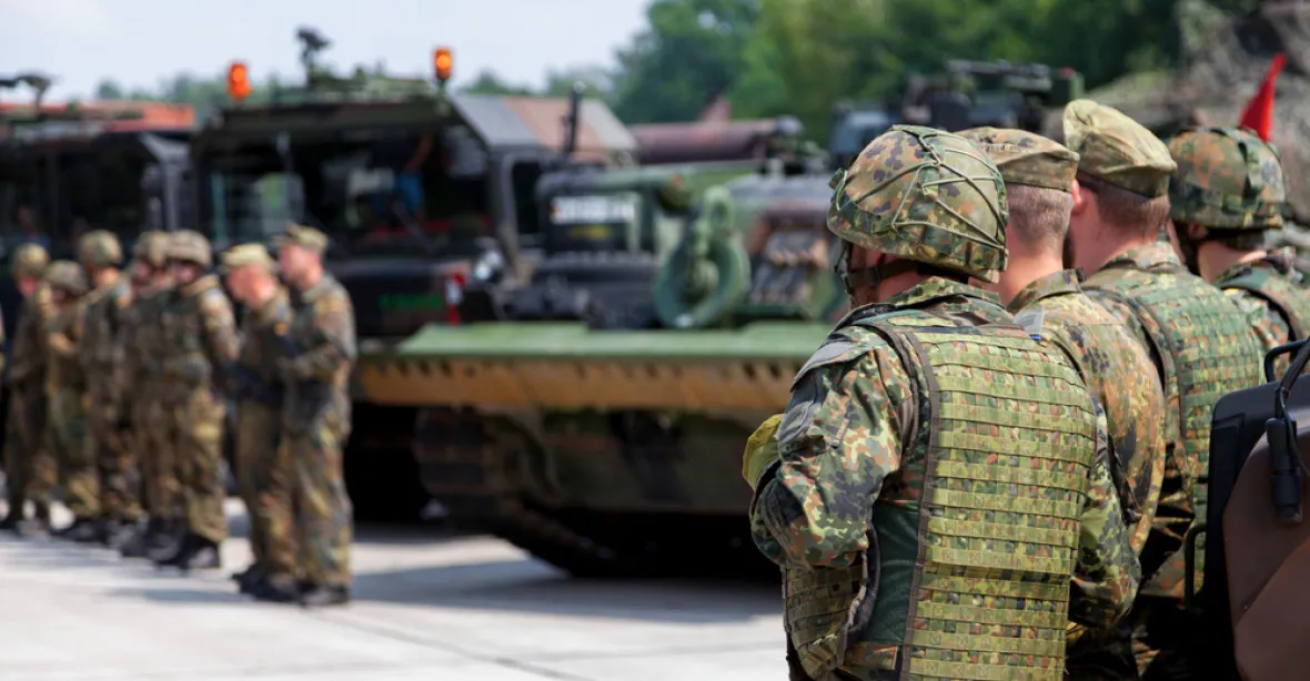 Zvyšte výdaje na obranu, jinak utlumíme závazky, vyzývá Mattis Evropu
