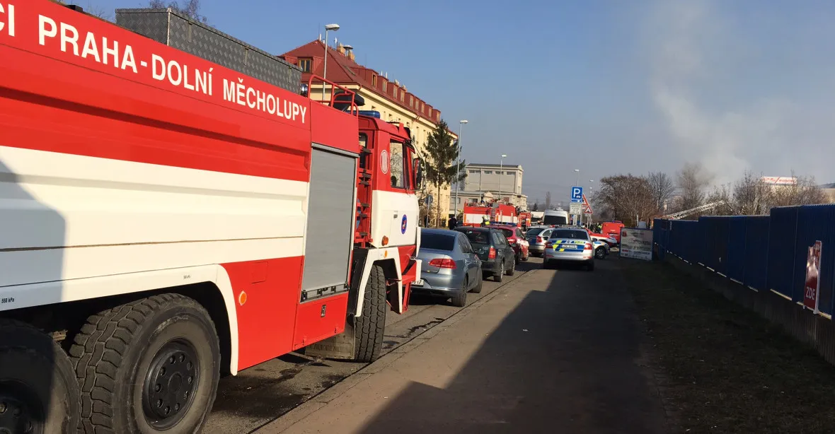 V Praze-Michli hořela bývalá škola známá ze Svěrákova filmu