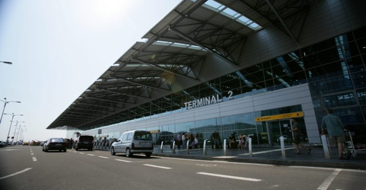 Anonym večer na dvě hodiny uzavřel část ruzyňského letiště