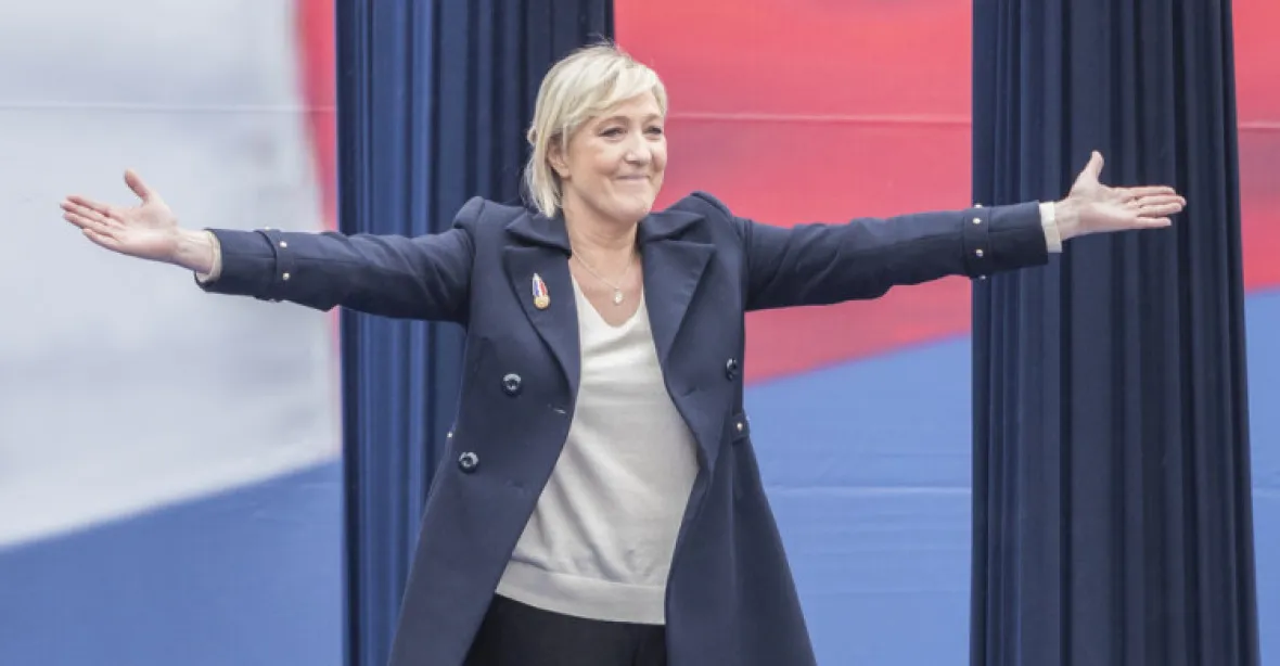 Podpora Marine Le Penové raketově roste, uvádí průzkum
